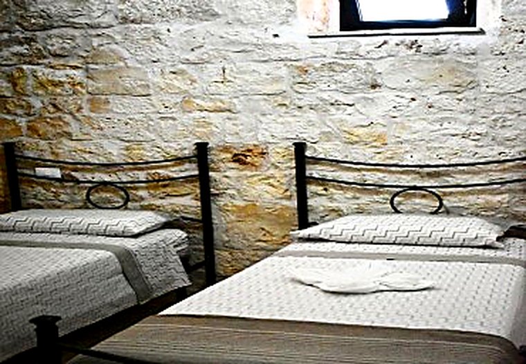 Camera da letto matrimoniale del trullo