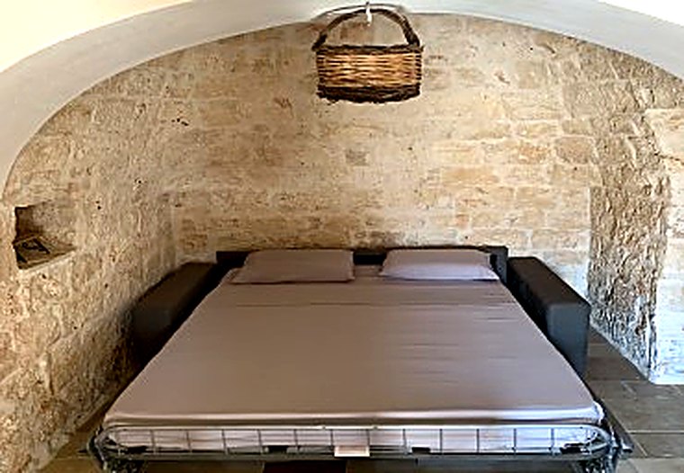 Camera da letto luminosa del trullo